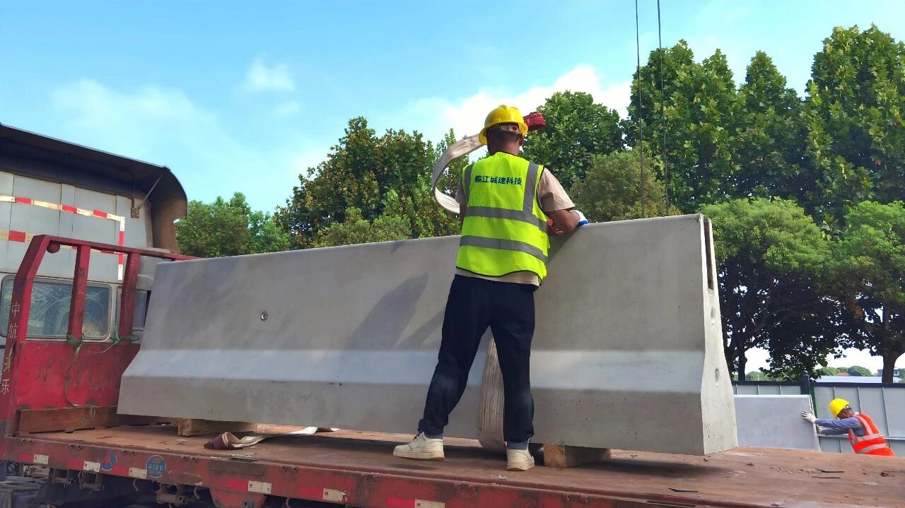 1758007038735217.jpg 1758007038735217.jpg